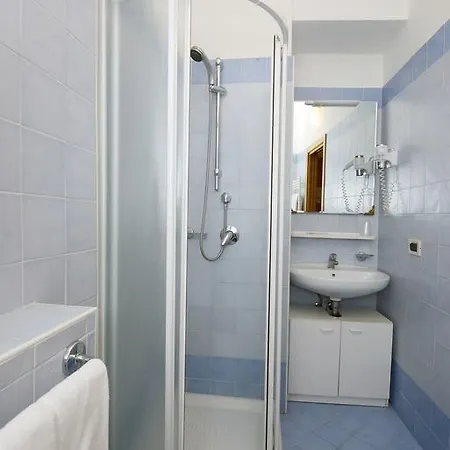 Hotell Commercio 3*