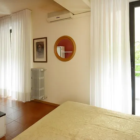 Hotell Commercio 3*