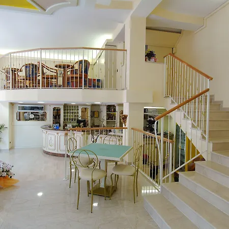 Commercio 3*