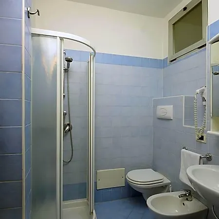 Commercio Hotel 3*