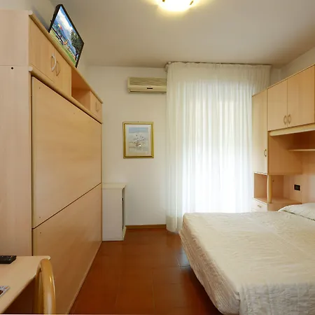 Commercio 3*